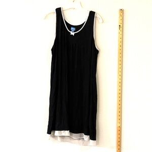 Simply Vera Vera Wang Black Top with Cream Accents